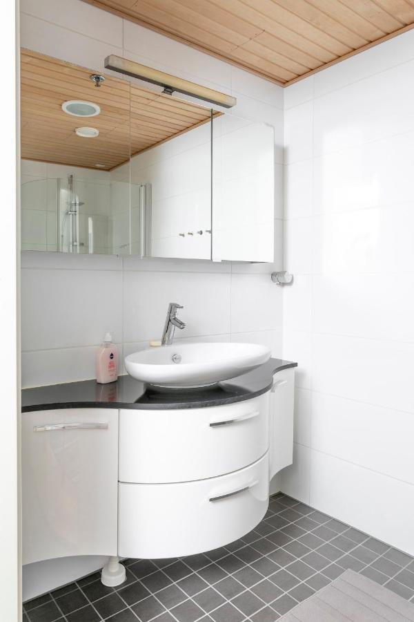 2Ndhomes Cozy 1Br Apartment With Balcony By The Central Station Helsinki Esterno foto